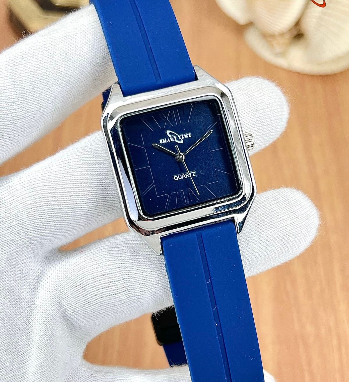 Smart Time Square Design Magneticlock Silicon Straps Watch