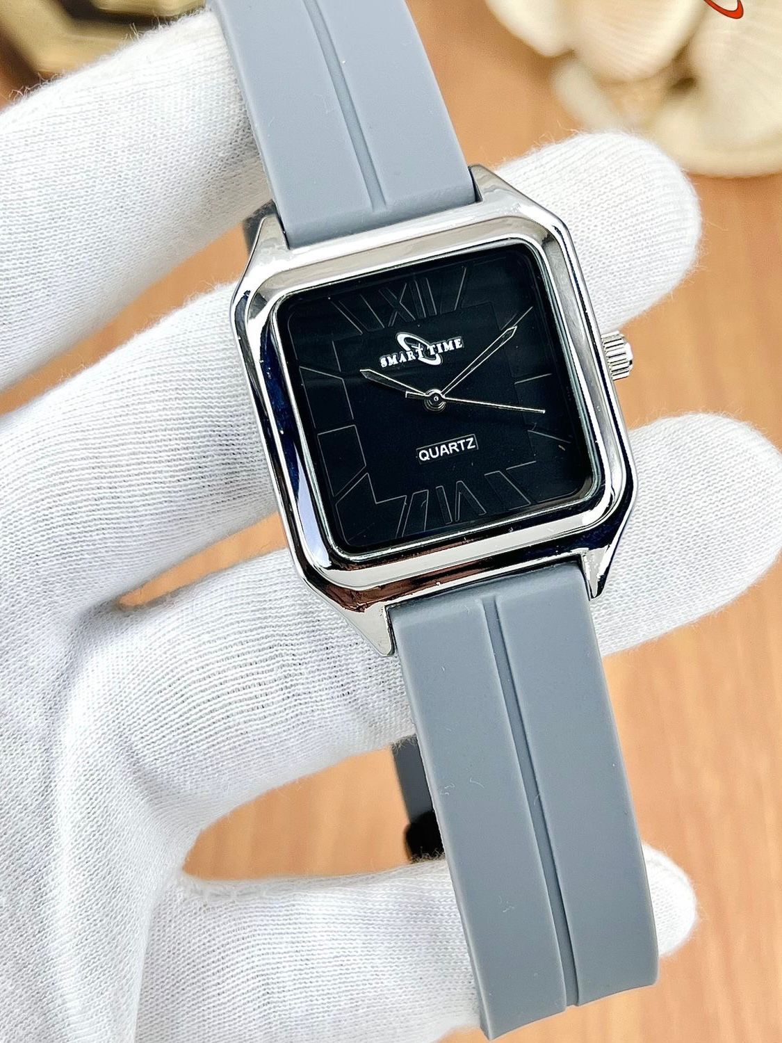 Smart Time Square Design Magneticlock Silicon Straps Watch