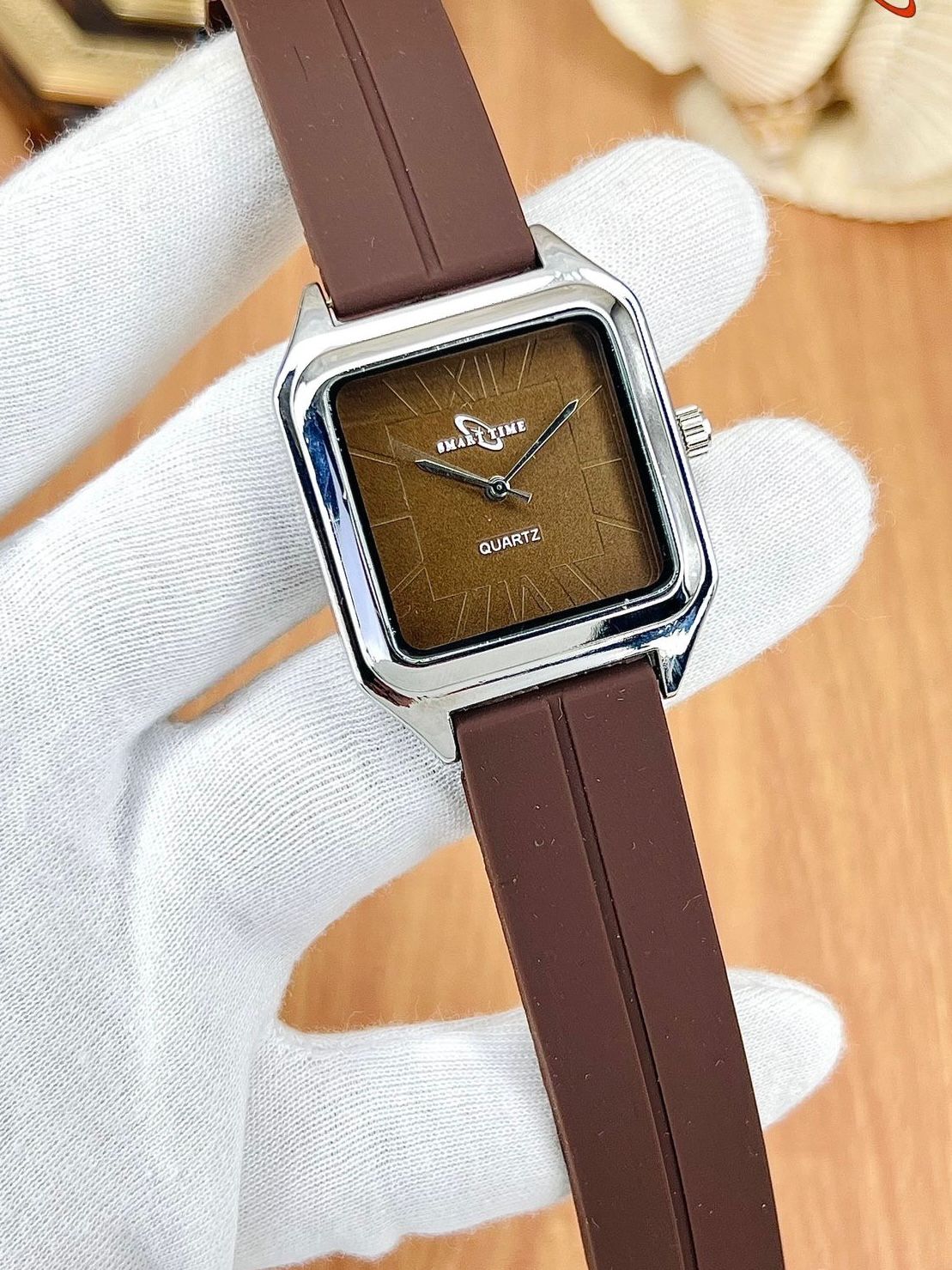 Smart Time Square Design Magneticlock Silicon Straps Watch